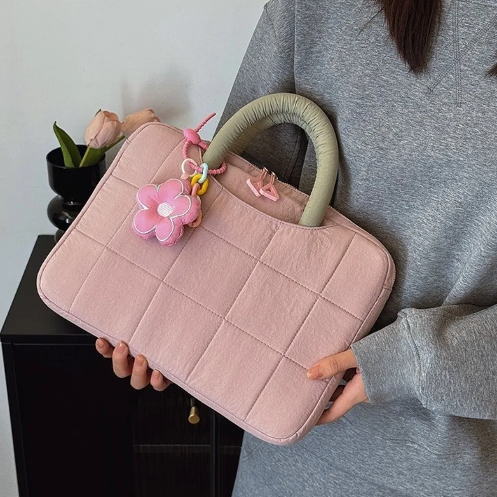 かわいい14インチノートパソコンスリーブ、ペンダント付きポータブルタブレットキャリングケース、ふわふわコンピューターハンドバッグ、通勤用