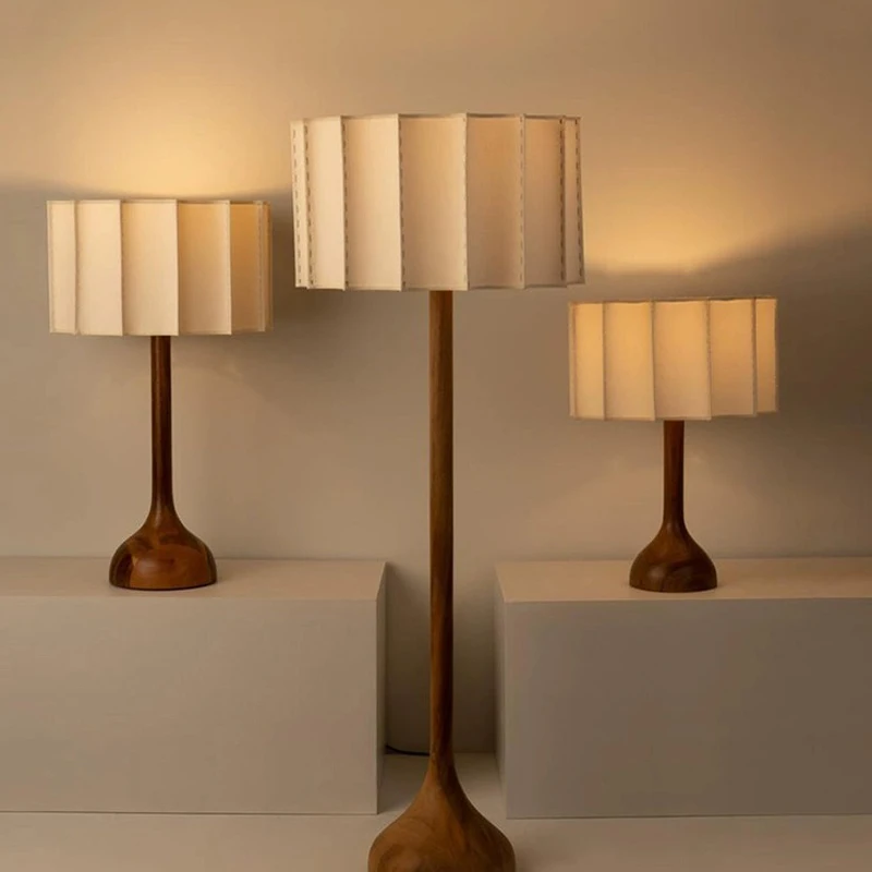 Lámpara de pie retro medieval de estética estilo canción, madera maciza, wabi, viento, sala de estar, dormitorio, estudio, decoración de escritorio, escritorio japonés