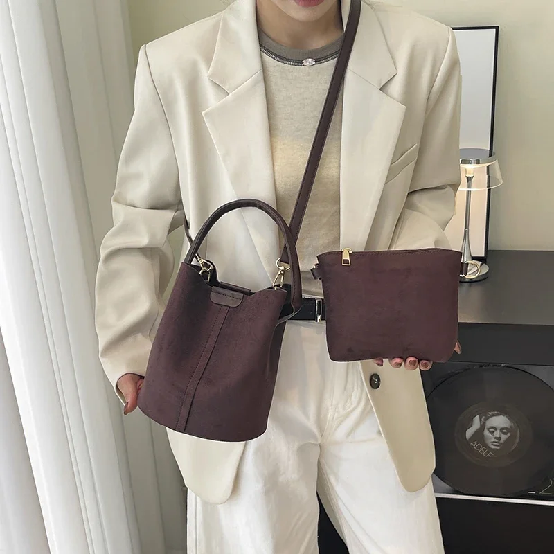

Faux Suede Solid Color Hasp Bucket Temperament Simple Female Bags on Sale 2025 New Winter Fashion Versatile Crossbody Bags