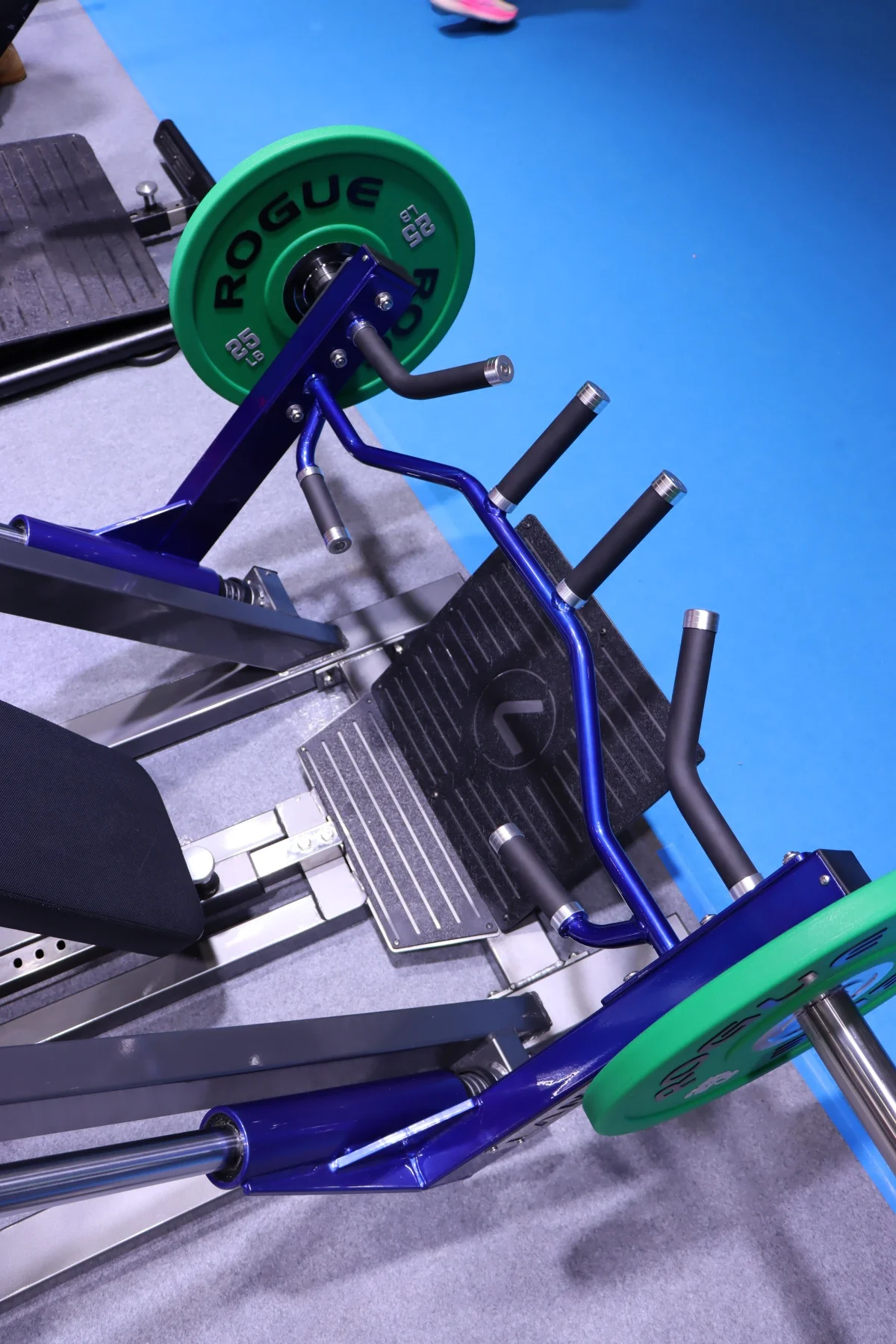 헬스장 기구 상업용 근력 강화 플레이트 로드식 등 운동 리니어 로잉 머신 LD-9116