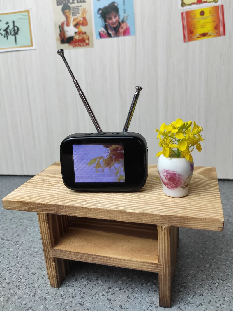 Retro Mini ekran dotykowy telewizor telewizor zegarek domek dla lalek Model na scenę miniaturowy telewizor zabawki modele meble kuchenne