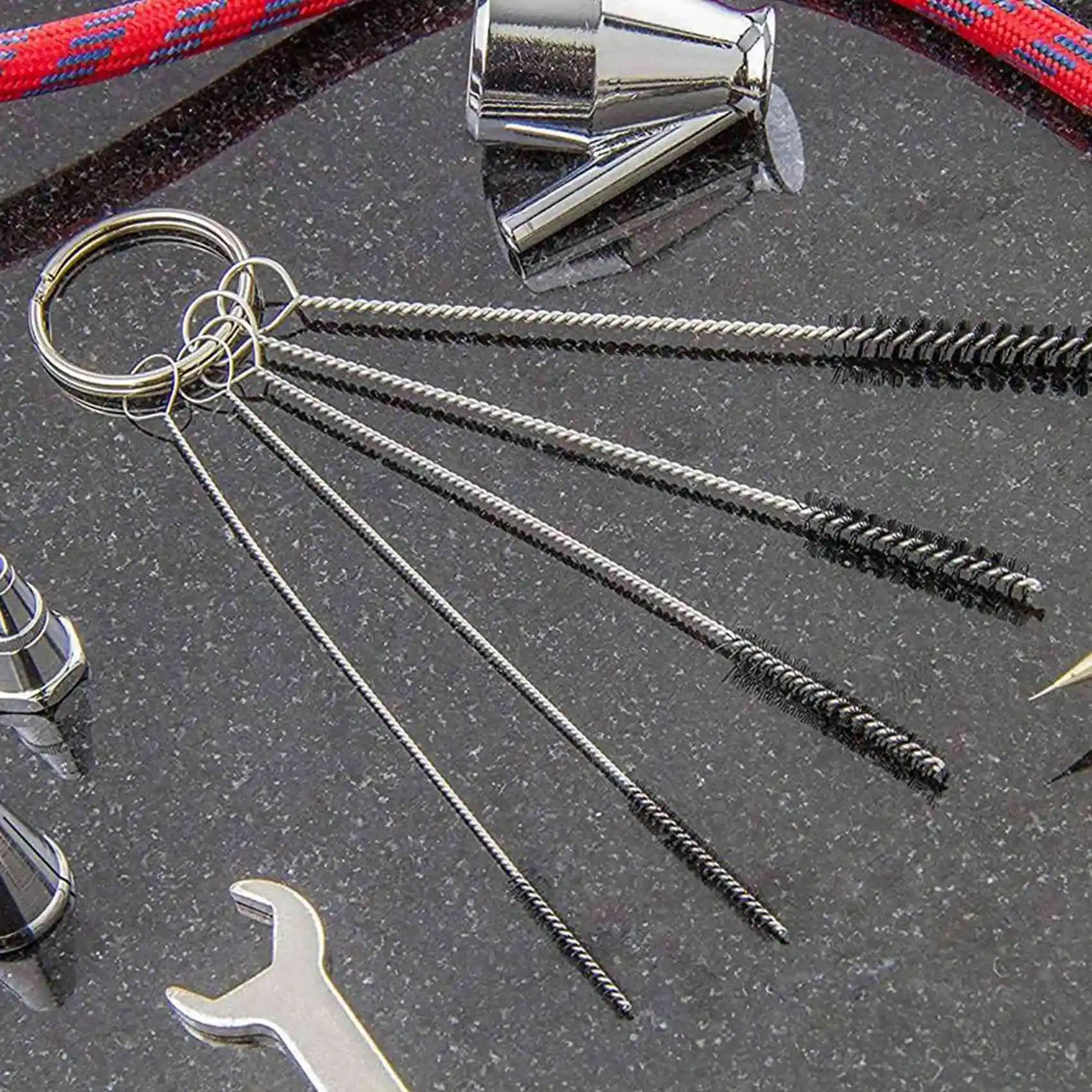 

Набор для чистки аэрографов N84R: 10 игл для чистки, 10 щеток для чистки и 2 иглы для промывки