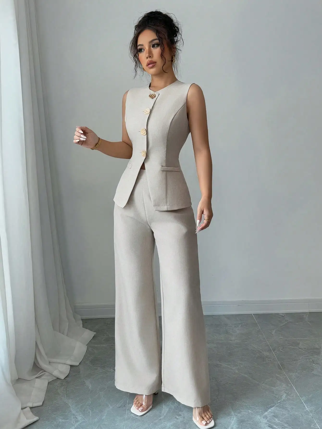 Conjunto Feminino Elegante de Colete Sem Mangas com Botões e Calças de Perna Larga para Escritório ou Uso Casual