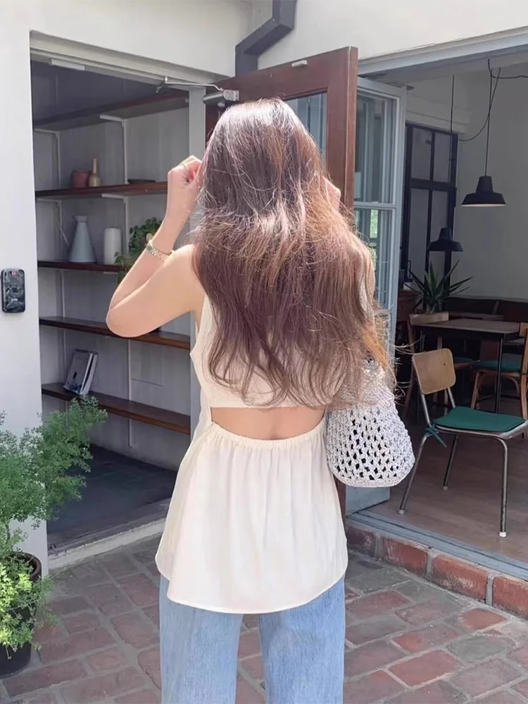 توب نسائي صيفي جديد بدون أكمام يبرز الخصر، تصميم مثير يكشف البطن وبدون ظهر