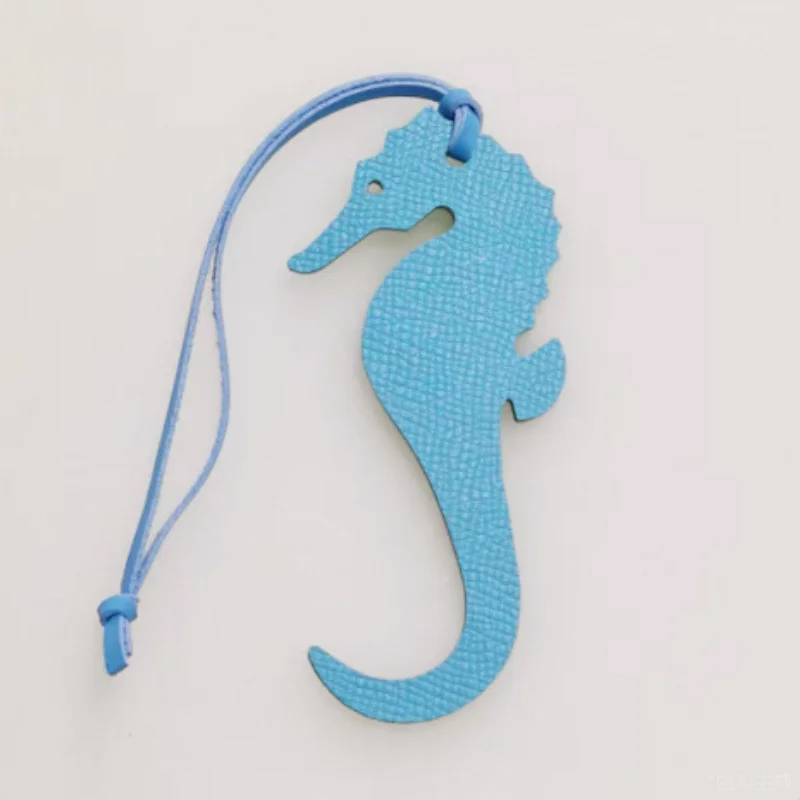 إكسسوارات الحقائب الجلدية PU إكسسوارات الأمتعة على شكل فرس البحر حقيبة قلادة شخصية سلسلة مفاتيح مجوهرات