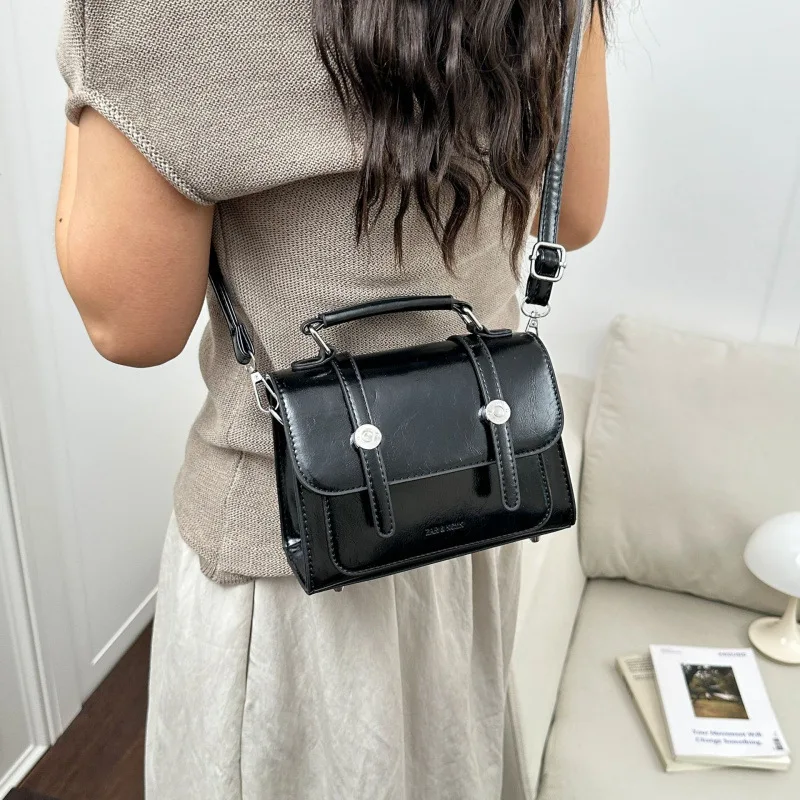 

Solid color Cambridge bag women's 2026 summer new trendy and popular versatile messenger bag popular portable small square bag