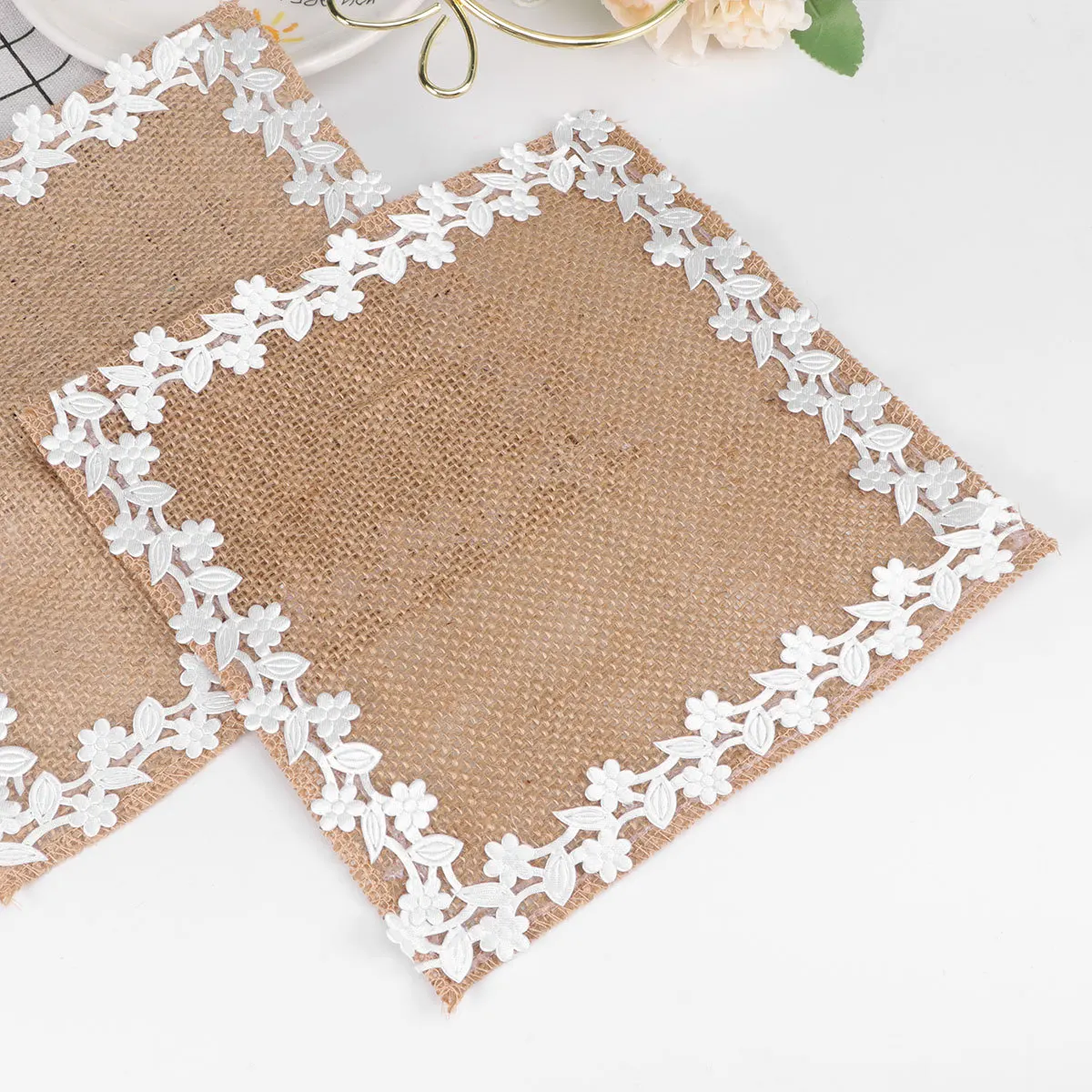 

2Pcs Lace-Edge Placemat American Style Beige Classic Butterfly Flower Pattern Eco- Mat for Weddings Restaurants