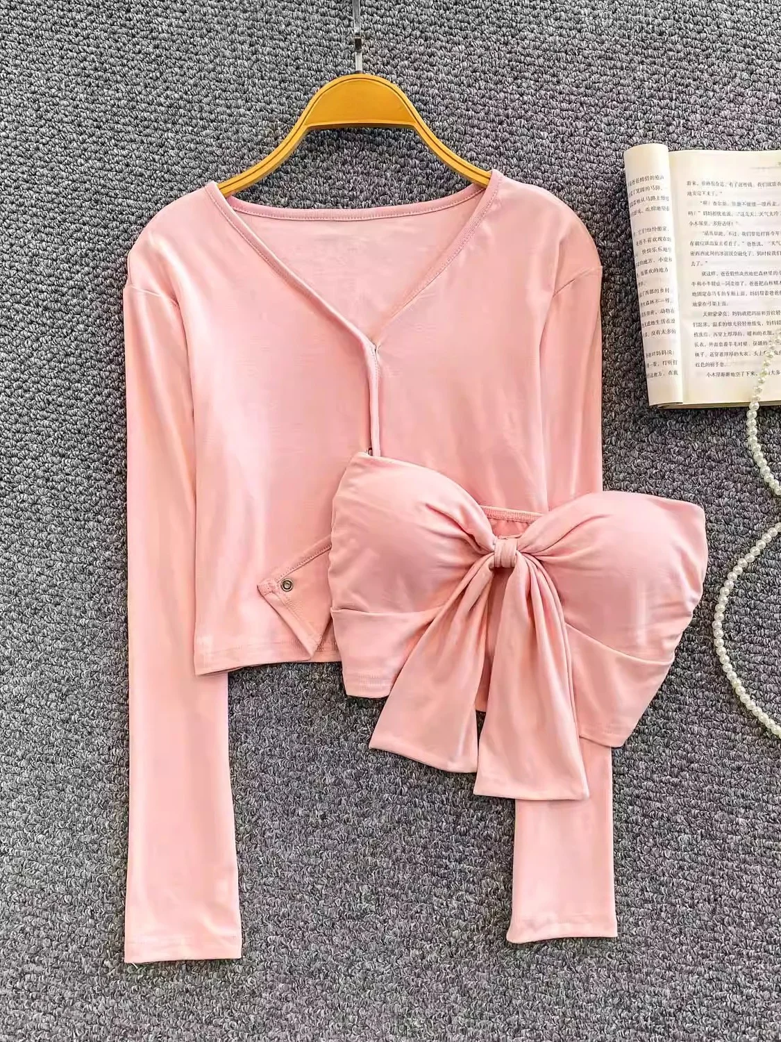 

Осенний комплект из трикотажного жилета и топа из ледяного шелка для женщин: нежный розовый жилет с поясом, облегающий, модный, повседневный, с завышенной талией