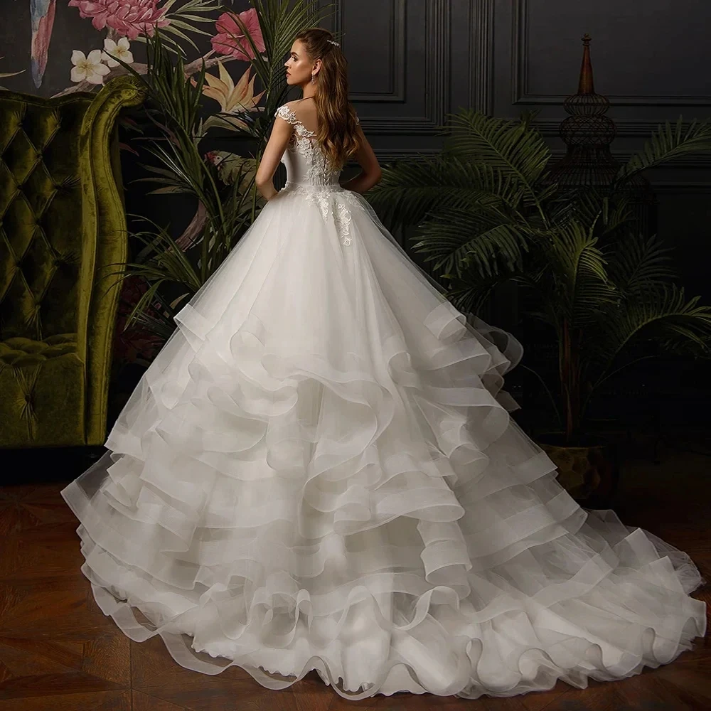 2025 Preciosos Vestidos De Boda De Princesa con cuello redondo, flores, encaje, volantes, tul escalonado, vestido De novia, tren De barrido, Vestidos De novia