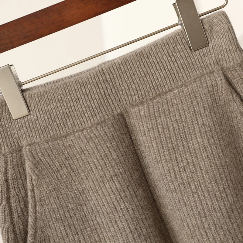 شورت نسائي سميك مرن - خصر سادة - شورت ملون، 35% كشمير و65% صوف، أنيق ودافئ