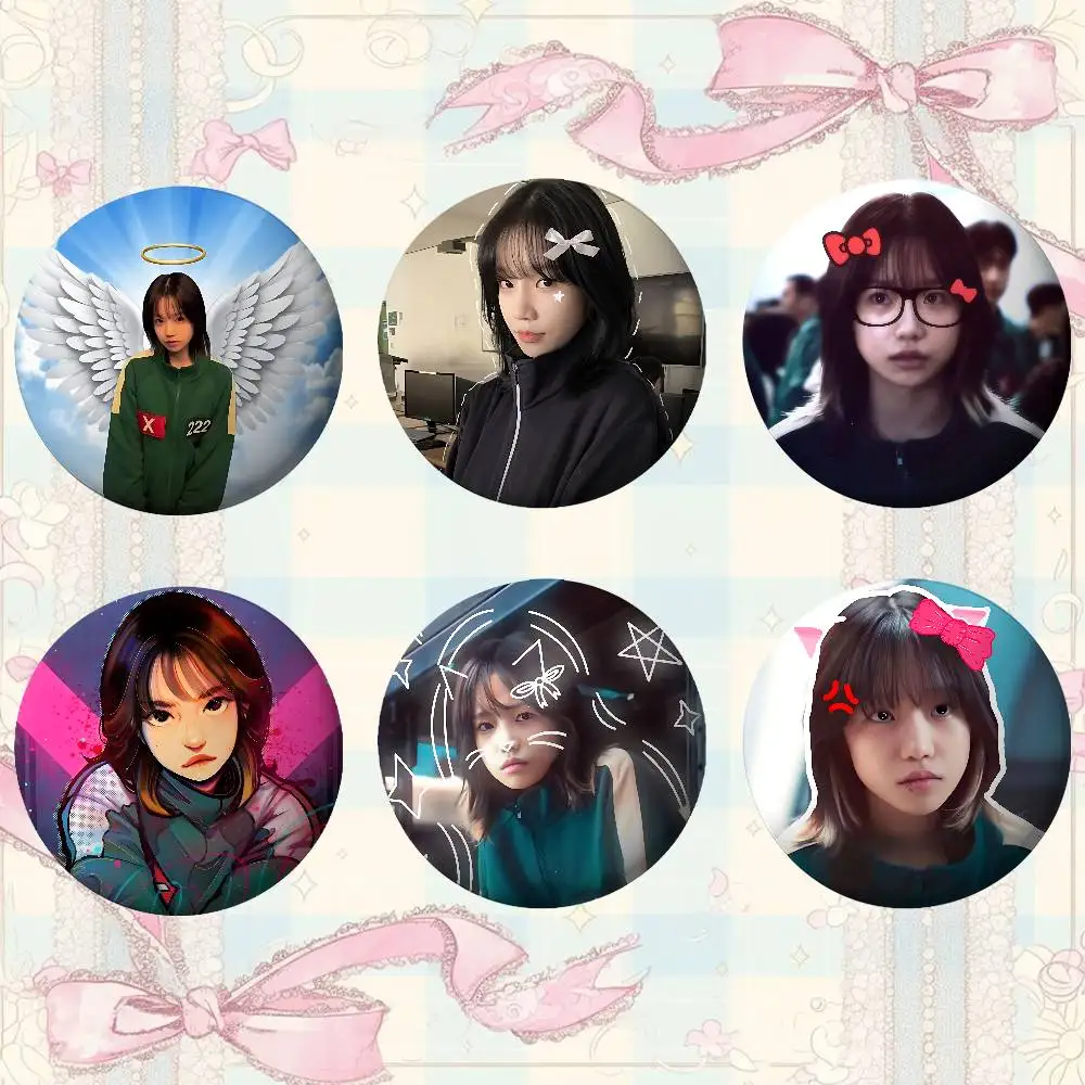 

Singer J-Jo Yuri Brooches Stylish Ornament Pins Exquisite Round Badge Bag Accessories Jewelry Gifts