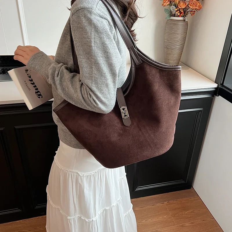 LEFTSIDE Fashion Small Chamois Shoulder Bag For Women 2024 Winter New Tend Female Simple Underarm Tote Bag Handbags And Purses