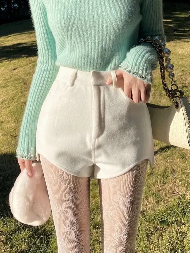 

Sweet Hot Girl White Micro Shorts Women's Autumn/Winter High Waist Casual Woolen Slim Fit Wide Leg Pants Fashion Female Clothes