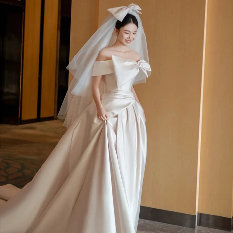 

Satin Wedding Dress Bride2025New High-End Texture Elegant Welcome Tail Off-Shoulder Vintage French Style Dress
