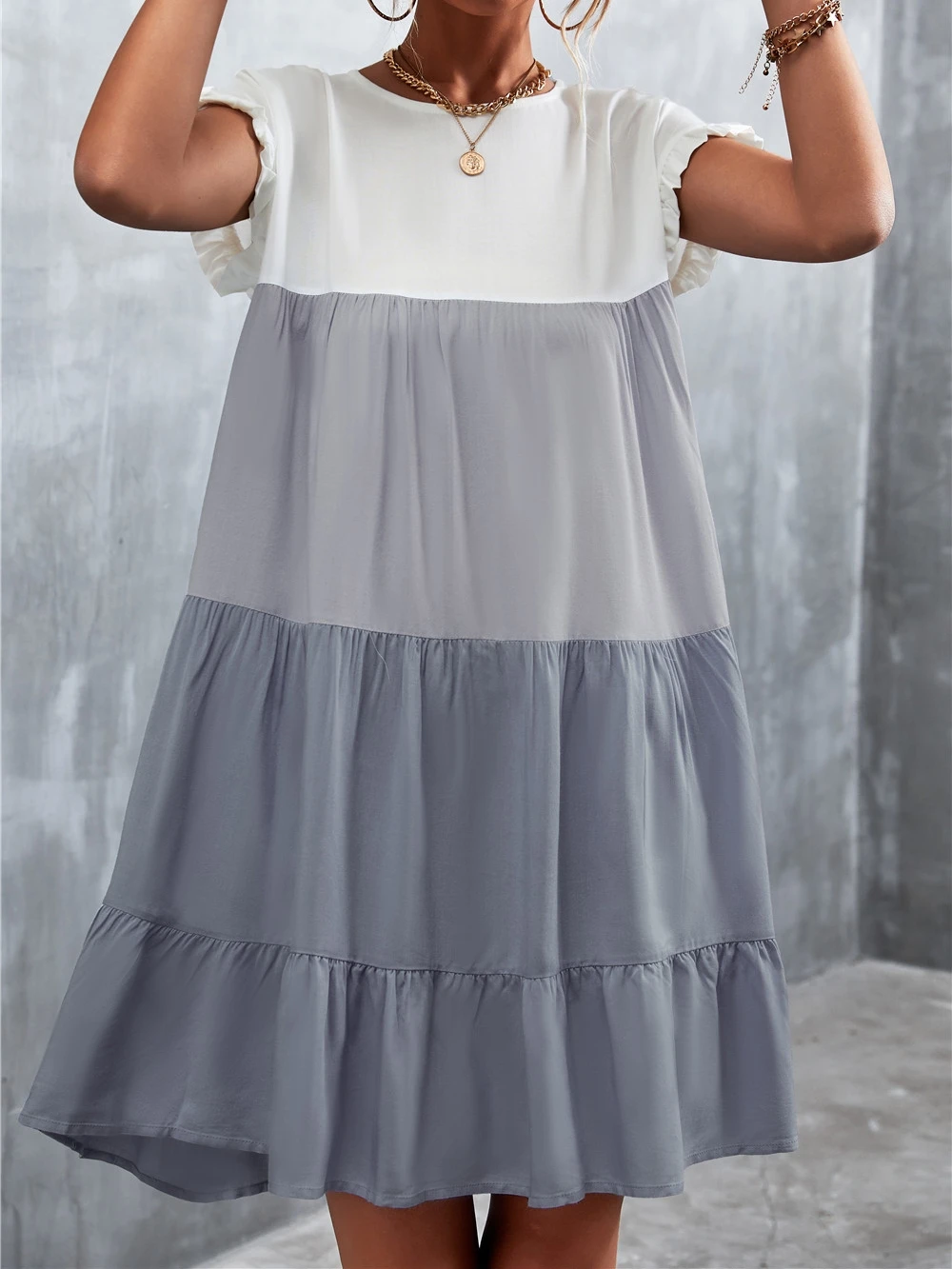 Vestido de Verão com Manga Curta e Cintura Alta em Tecido de Poliéster, Decote Redondo, Saia em Camadas, Estilo Básico, Silhu...