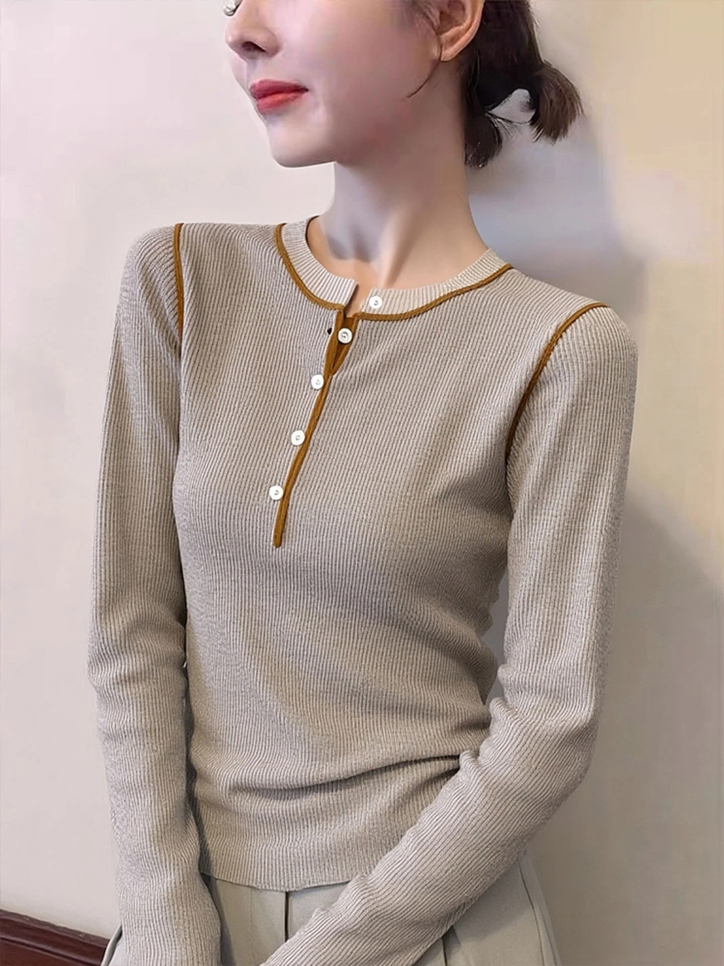 부드러운 카메라 롱 슬리브 라운드 넥 니트웨어 슬림핏 패셔너블 겨울 상의 부드럽고 다재다능한 출퇴근용 슬레 레귤러 핏