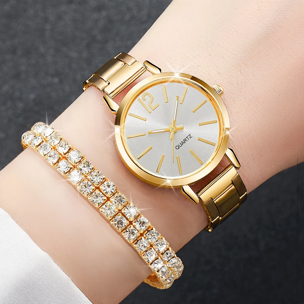 2PCs Women's Elegant Watch Set Luxurious Shining Exquisite Bracelet With Simple Casual Quartz Strip Watch, is the Best Girls