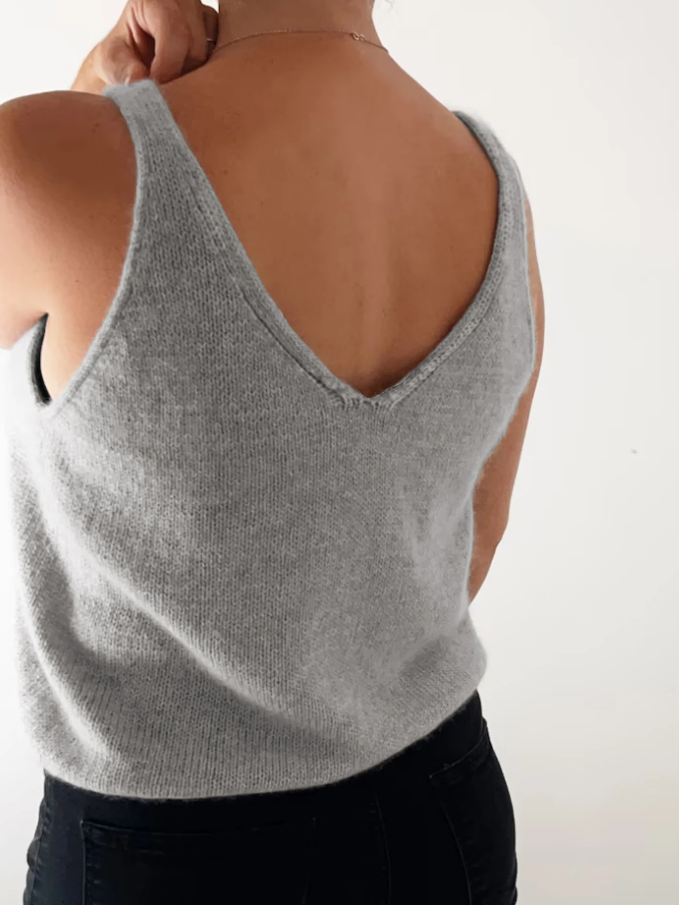 Knitting Vintage Tank Top V-Neck Sleeveless Aesthetic Loose Summer Clothes For Women Solid Basic Elegant Women\'s clothing