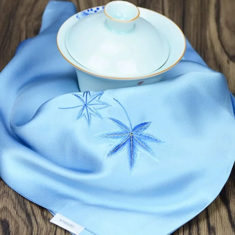 35x35CM Chinese wind and summer embroidered silk handkerchief handmade Su embroidery antique small square towel.