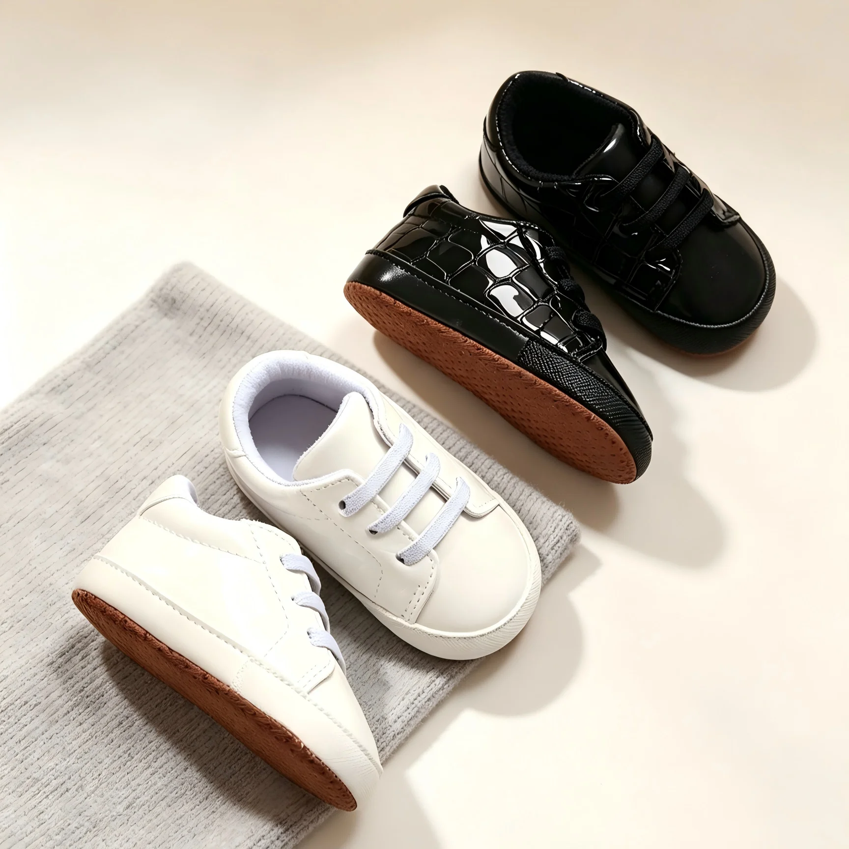 Babybaby sports shoes with comfortable design, simple and versatile baby walking shoes