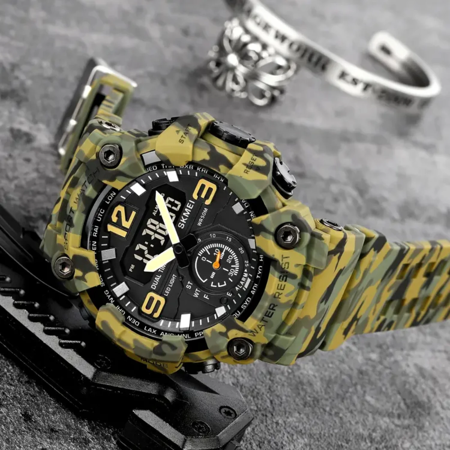 ساعة رقمية رياضية مزدوجة العرض مقاومة للماء ومتينة للرجال هي ساعة يد يجب اقتناؤها #3