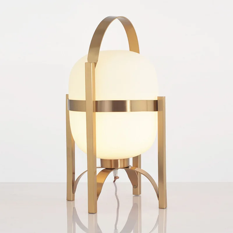 

Постмодернистский креативный свет, роскошная лампа, дизайнерская художественная гостиная, кабинет, спальня, прикроватная модель, комната, золотая настольная лампа Donggua