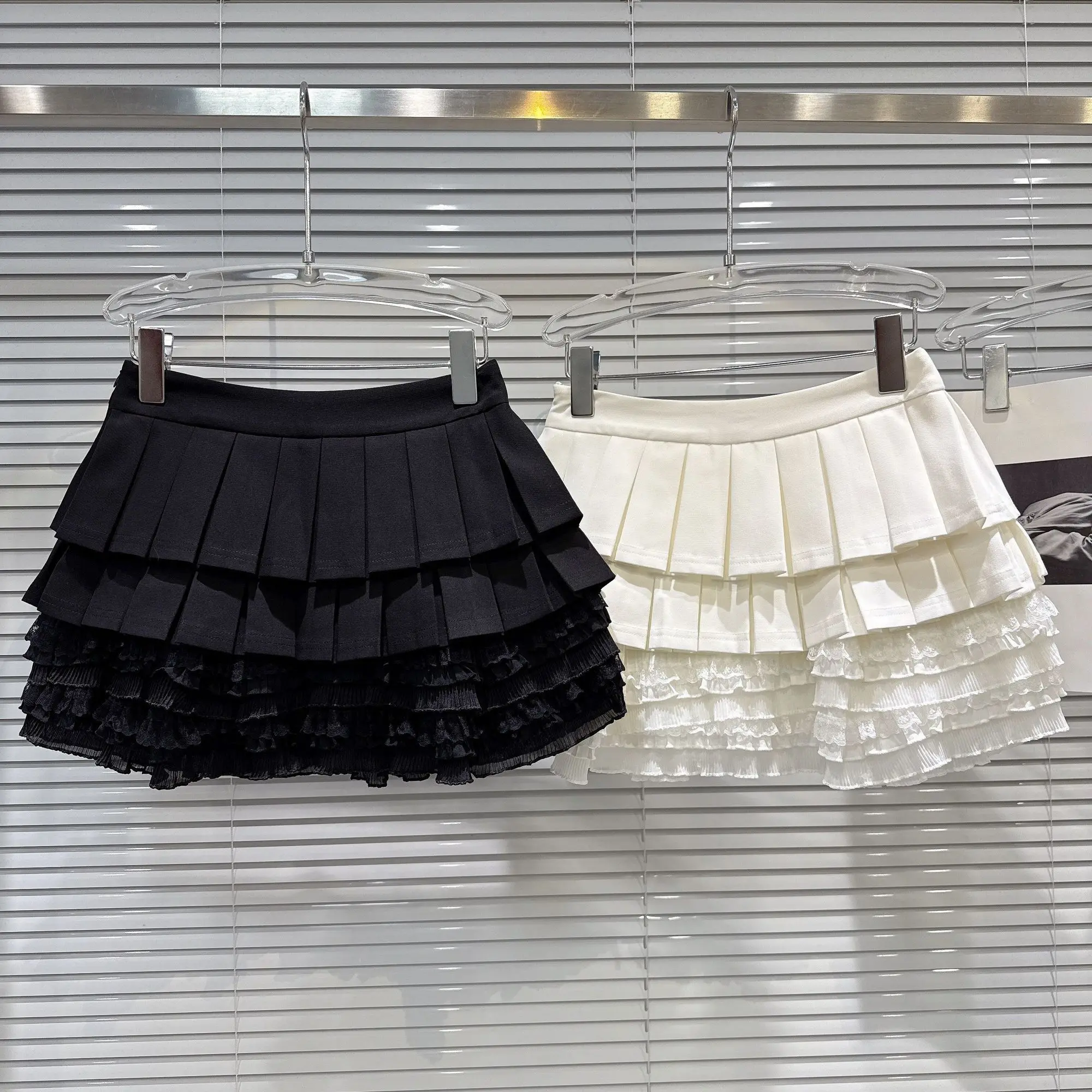 

Новая весенняя плиссированная юбка-кейк с кружевными вставками и защитой от просвечивания для женщин 2026 года