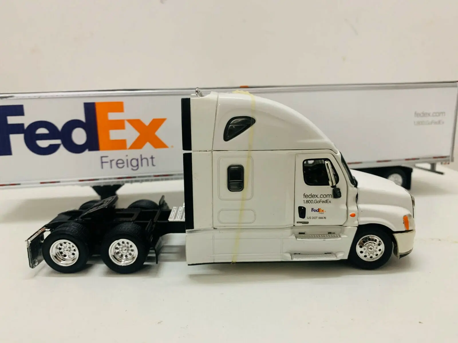 Fedex DieCast Model Truck 1/53 Scale Truck Model New Box