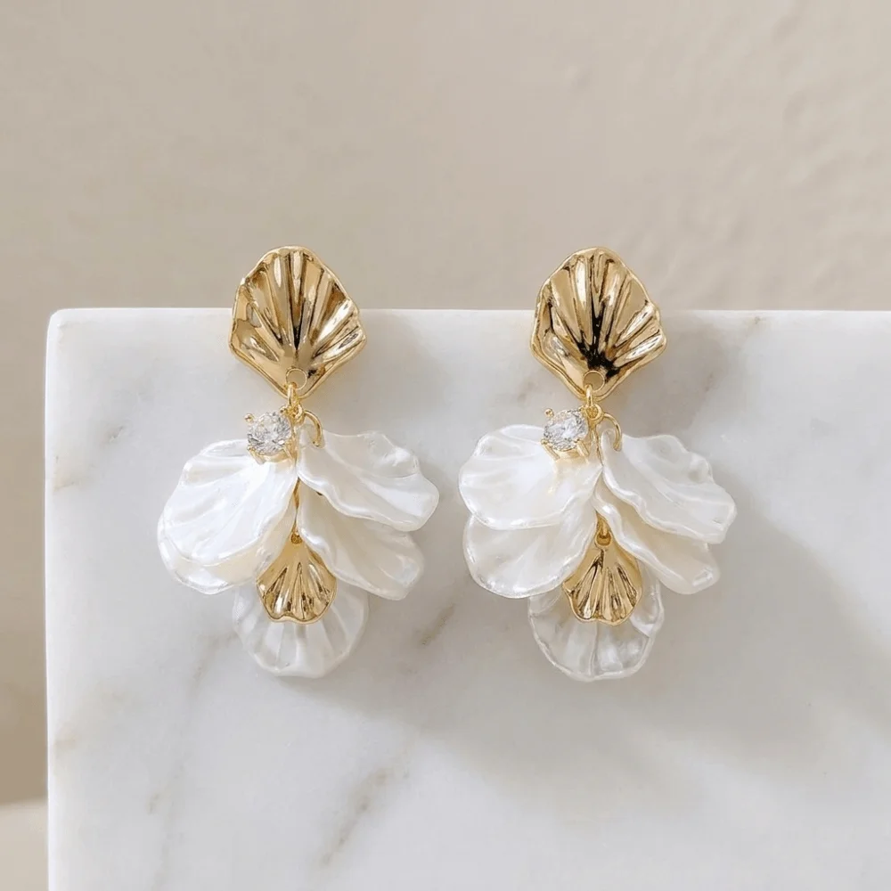 Elegant White Petal Earrings Resin Layered Shell Drop Earrings Shiny Gold Dangle Earrings Women