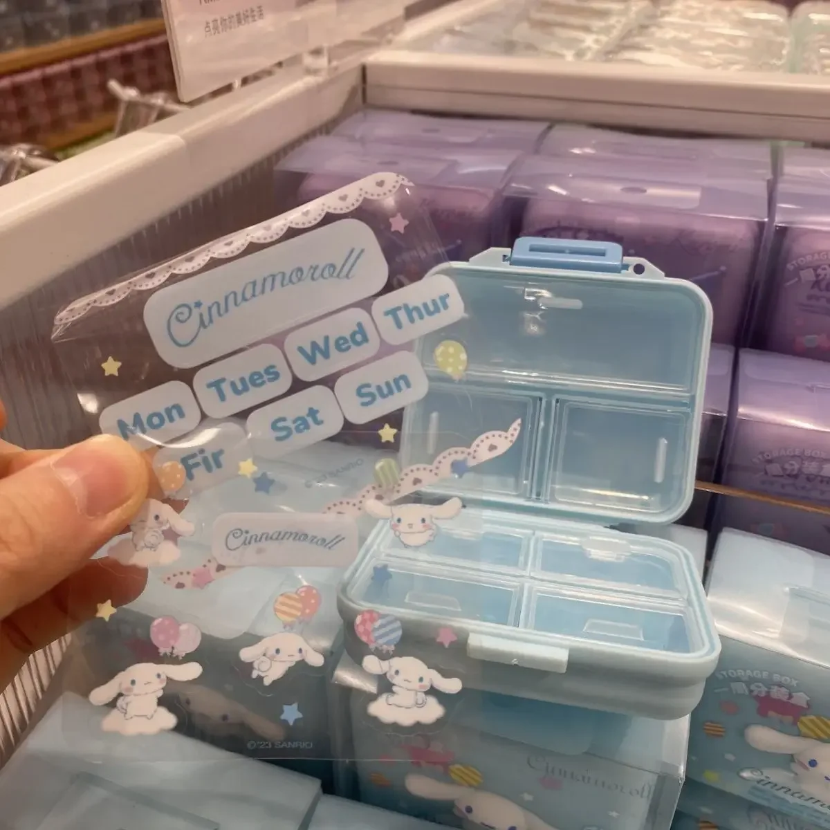 صندوق حبوب كرتوني لطيف من كورومي سينامورول، محمول مختوم ومقاوم للرطوبة، صندوق تخزين هدية للرسوم المتحركة