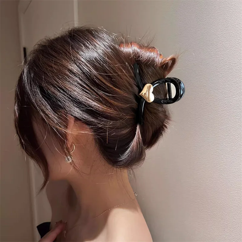 1pc Love black grab clip women's new high-end hair clip, shark clip at the back of the head, medium clip headband
