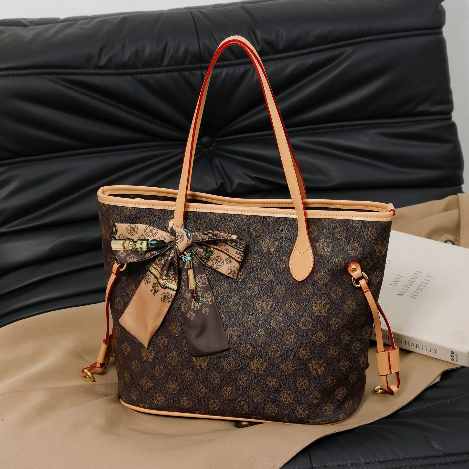 

Женская большая сумка с винтажным принтом весны 2025 года, просторная холщовая сумка на плечо для работы, стильная и шикарная повседневная сумка-носка