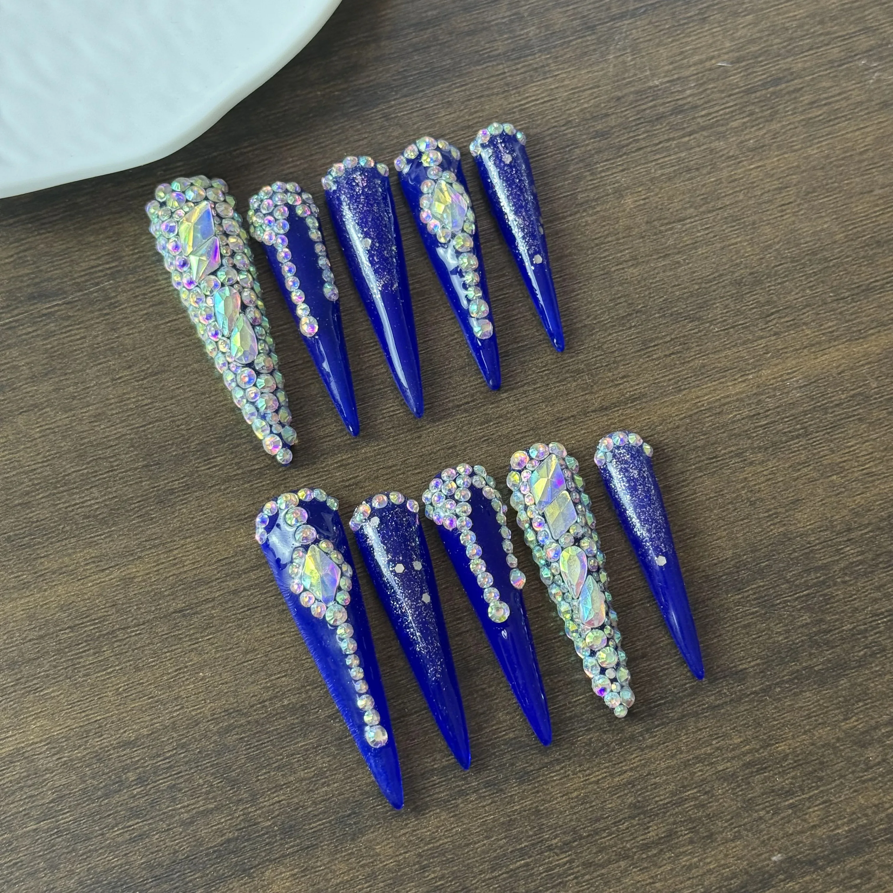 10 buah kuku palsu buatan tangan gaya wanita dewasa kelas atas, biru retro Klein, berkilau dengan berlian di seluruh permukaan