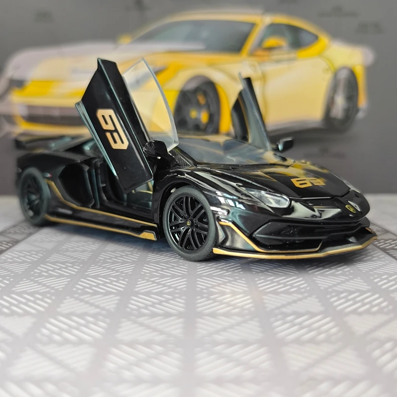 Модель автомобиля Lamborghini SVJ63 в масштабе 1:32, выполненная из сплава, с открывающимися дверями, капотом и багажником, богатая деталями, тщательно проработана.