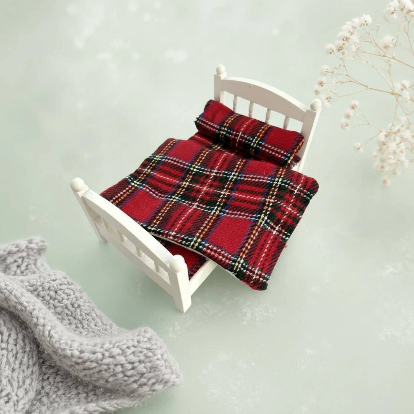 Miniature Baby Crib Red Plaid White Baby Crib Mini Cot Textile Bedding Dollhouse Accessory Flat Blanket-Design Cover view 3