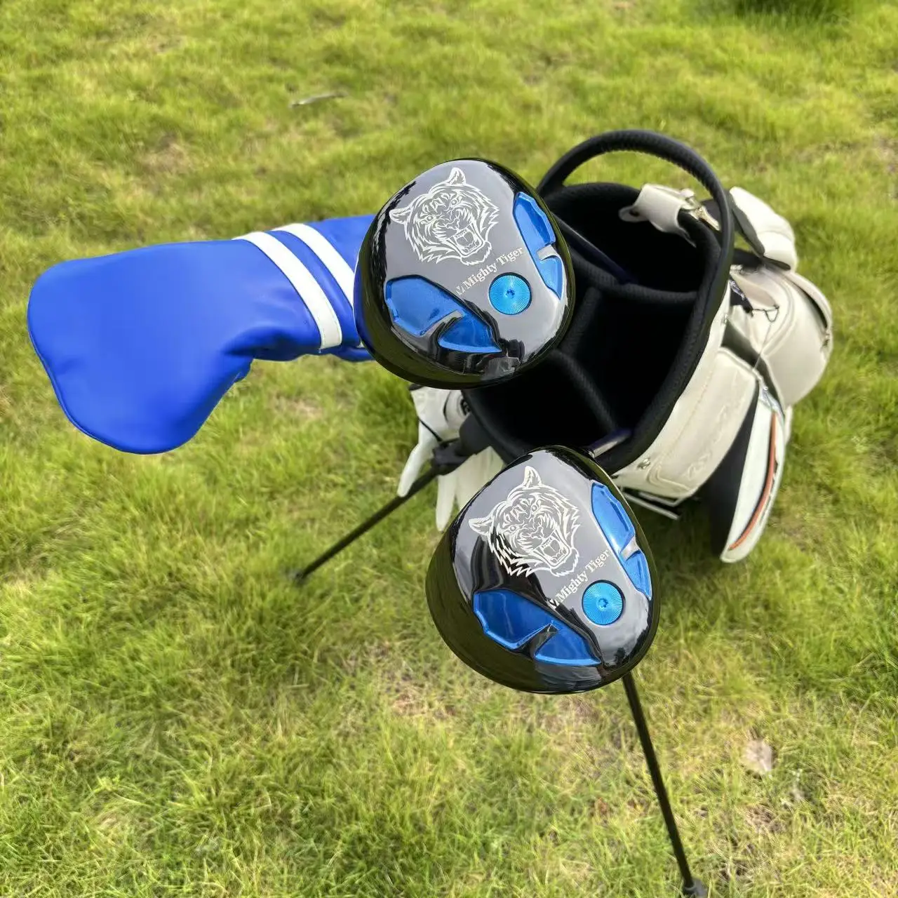 

Mighty Tiger Golf Driver 45.5 inch 115cm Right Handed 60g Shaft S/R Flex Blue White Striped Titanium Golf Club for Men