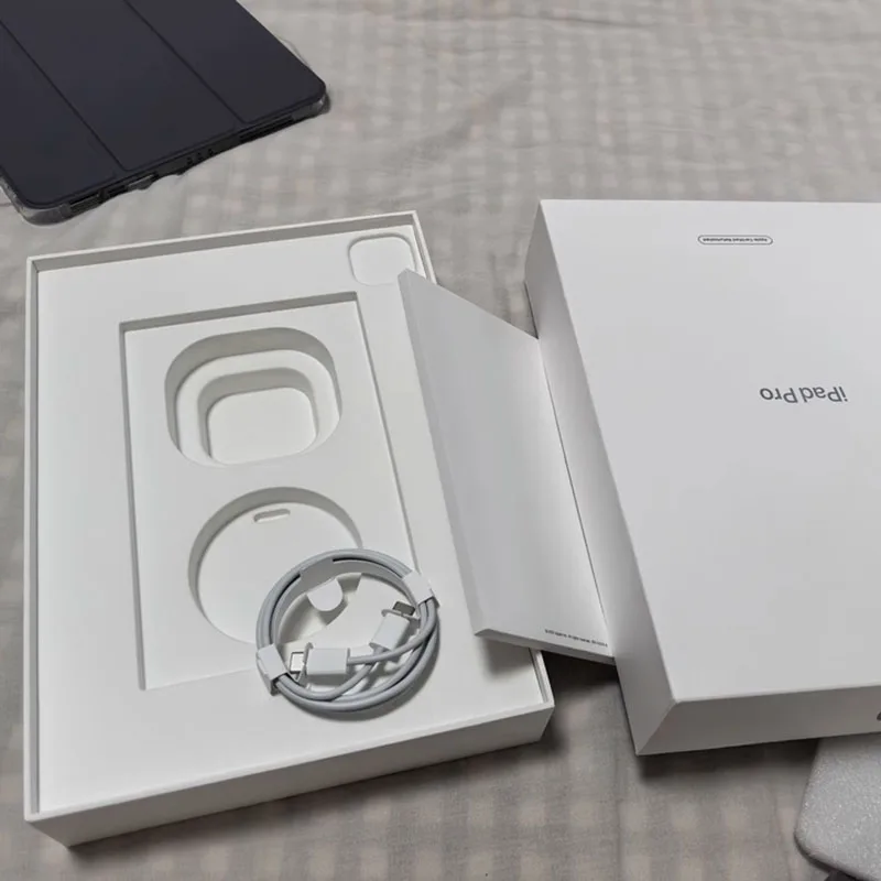 2022 IPad Pro M2 chip 11Inch 128G/256G/512G/1T/2T WiFi Cellular Face ID, Nano‑SIM WIFI/5G 8-core CPU 10-core GPU 16-core.