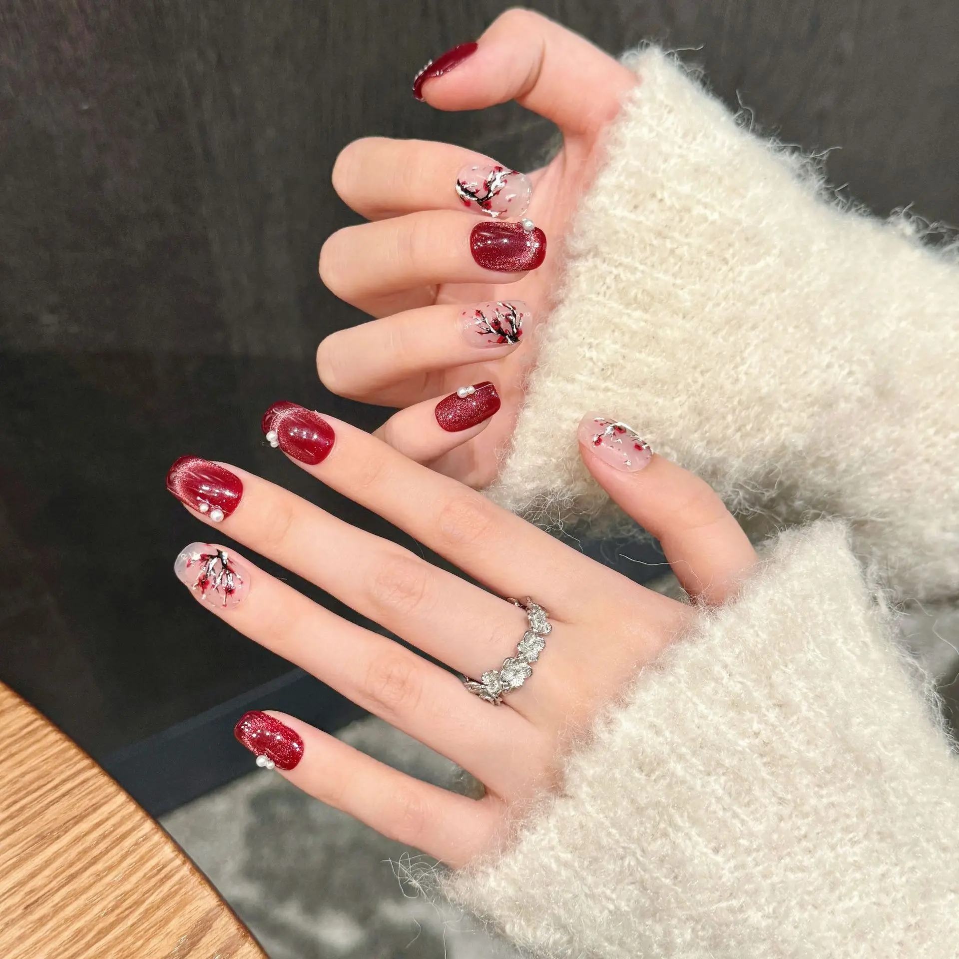 Winter Atmosphere Press On Nails Handmade Cold Winter Plum Chinese Style Hand Painted False Nails Short Models