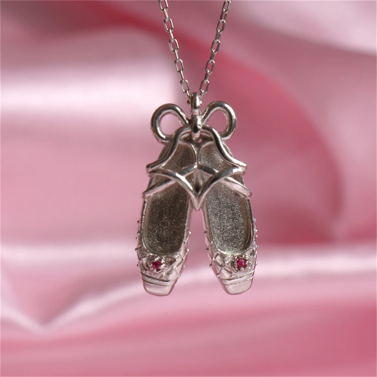 Princess's Dance Shoes Necklace Ballet Dance Shoes Pendant Plated with True Gold Color Preserving Collar Chain Jewelry