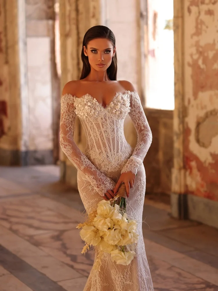 Elegante witte kanten zeemeermin avondjurken – off-shoulder bruidsjurk met lange mouwen en bloemenapplicaties voor bruidfeestgala