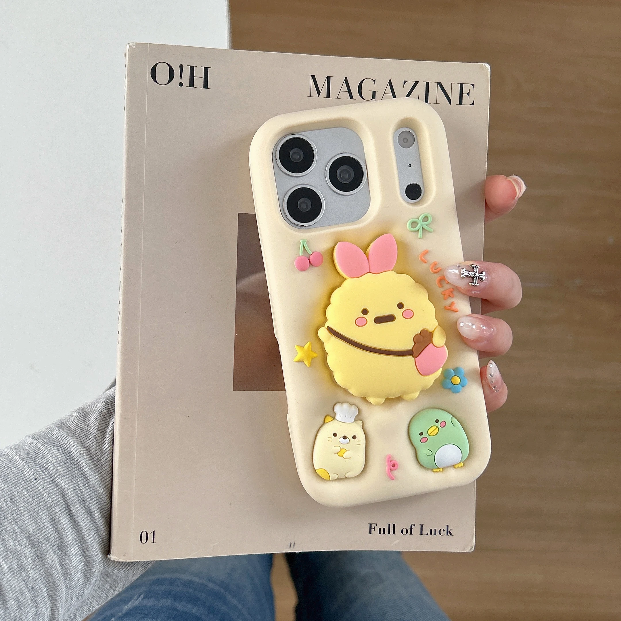 Niedliche 3D-Cartoon Sumikko Gurashi Küken-Hülle aus weichem Silikon mit Ständer für iPhone 17 16 15 14 13 12 Pro Max – Detail 2