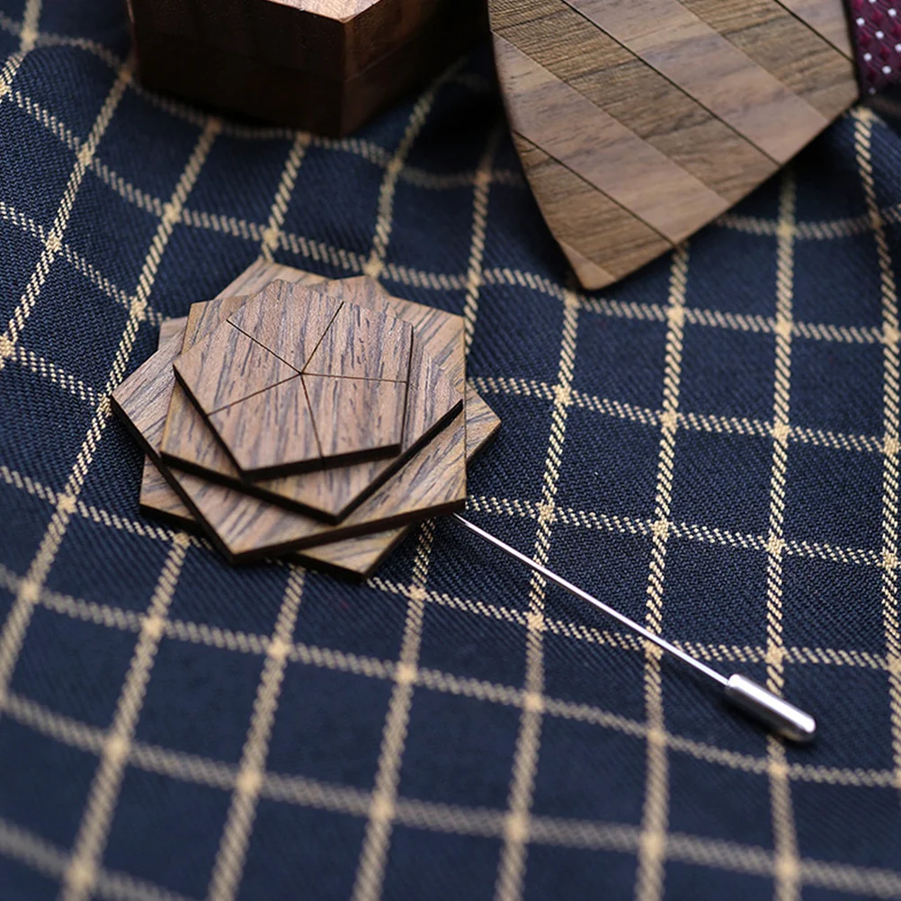 

2Pcs Men Lapel Pin Wooden Flower Boutonniere Decorative Floral Pin for Suit Wedding Events Boutonniere for Men