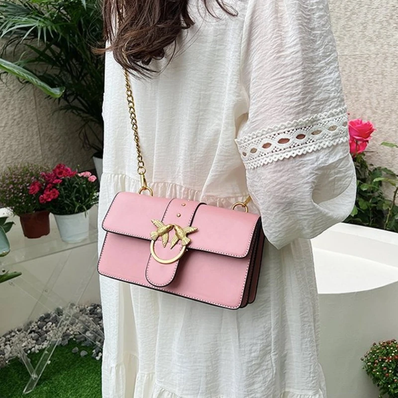 

Elegant Vintage Bird Bag, Retro Swallow Motif Shoulder Purse for Women, Unique Designer Inspired Crossbody Bag