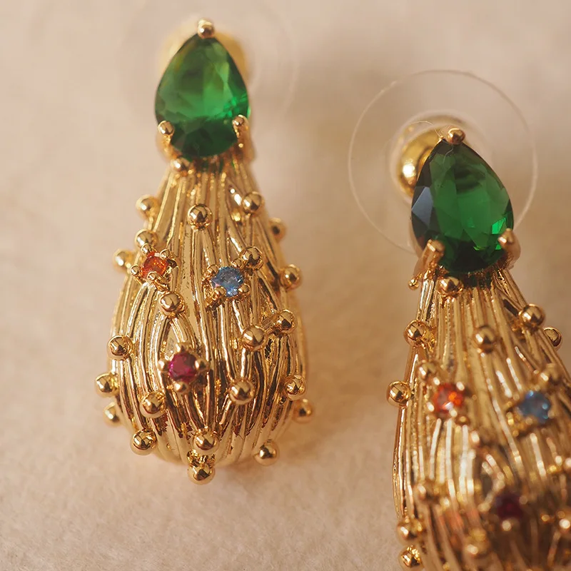 

Vintage European-Style Emerald Zircon Stud Earrings - Niche Luxury Retro Jewelry