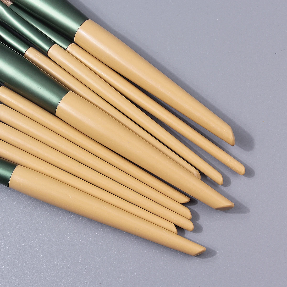 11-częściowy profesjonalny zestaw pędzli do makijażu: miękki pędzel do różu, pędzel w kształcie wachlarza, pędzel do cieni do powiek + przenośny pojemnik do przechowywania