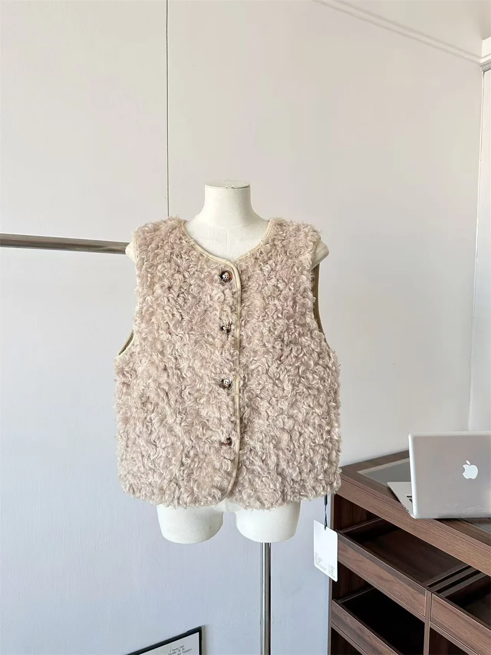 سترة نسائية للخريف والشتاء من الصوف الصناعي برقبة دائرية بدون أكمام ملابس خارجية فضفاضة للسيدات بلون واحد صدرية من الفرو الصناعي المنفوش