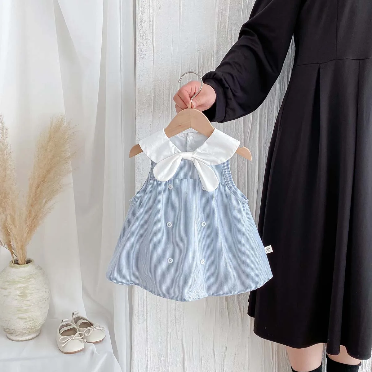 

Летний детский комбинезон в корейском стиле с тонкой дышащей нижней частью, треугольный комбинезон, платье без рукавов, наряд маленькой принцессы, темно-синие жилеты с воротником и бантом