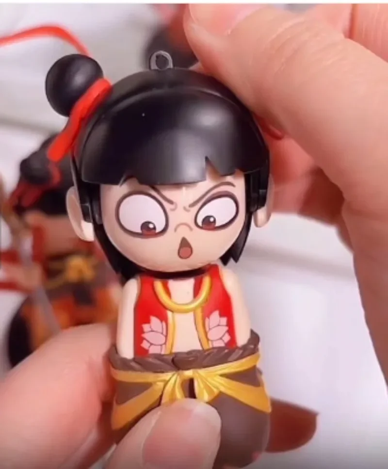 Ne Zha 2 กดเปลี่ยนใบหน้า 4 Expressions ตัวเลขการกระทําตลกตุ๊กตาภาพยนตร์การ์ตูนน่ารักของเล่น Key CHAIN จี้เด็กของขวัญ