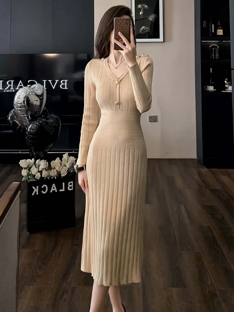 French Vintage Elegant Knitted Dress for Women 2024 Autumn Winter V-neck Long Sleeve Metal Buckle Slim Knitwear Pullover Dress