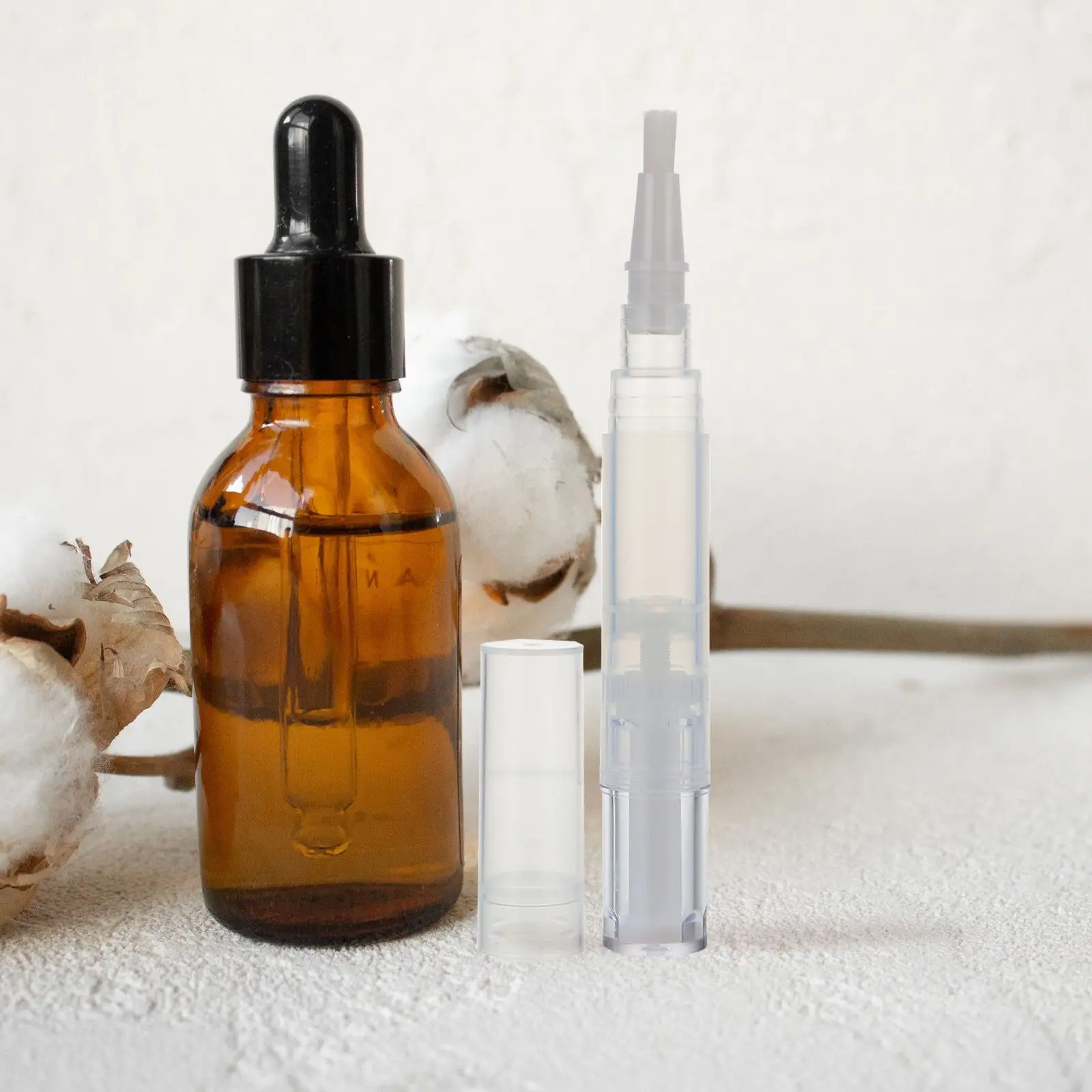 Stylo rotatif vide pour maquillage des lèvres, 4 pièces, huiles d'huile réutilisables, Tube d'art pour vernis à ongles, cosmétiques, conteneur de brillant Abs